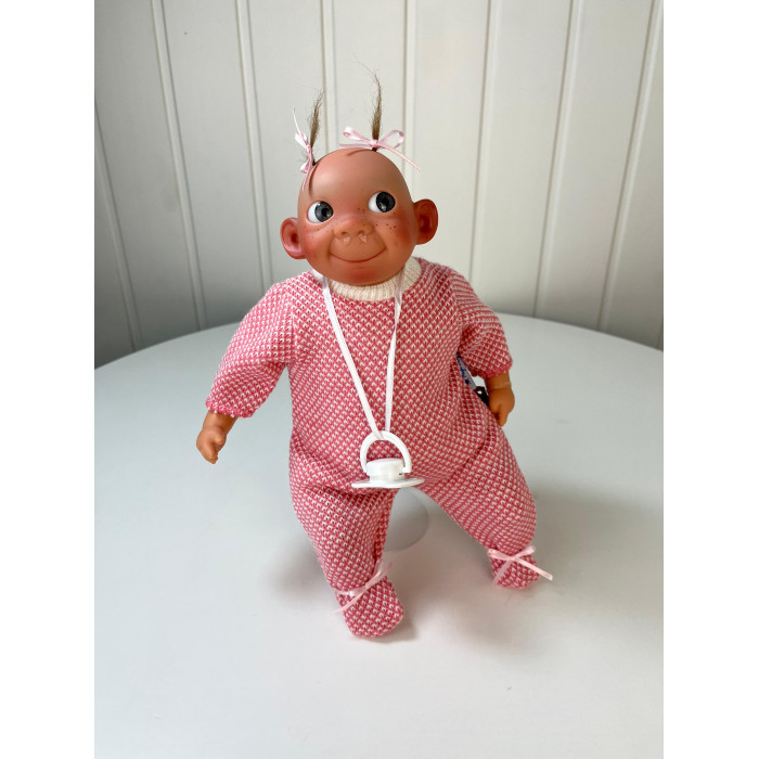 Куклы и одежда для кукол Lamagik S.L. Пупс Каритас новорожденная девочка в розовой пижаме 28 см пупс бобо в розовой пижаме девочка 65 см
