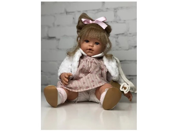 цена Куклы и одежда для кукол Lamagik S.L. Кукла Сьюзи в платье и белой кофточке 47 см