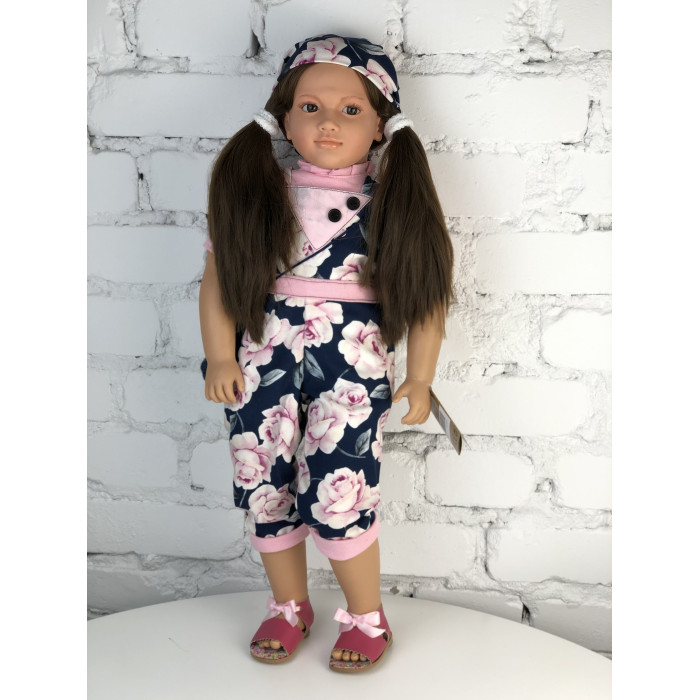 фото Lamagik s.l. кукла джеральдин в цветастом комбинезоне шатенка с хвостиками 62 см