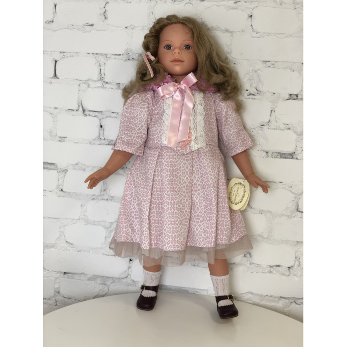 цена Куклы и одежда для кукол Dnenes/Carmen Gonzalez Коллекционная кукла Алтея блондинка 74 см 2041