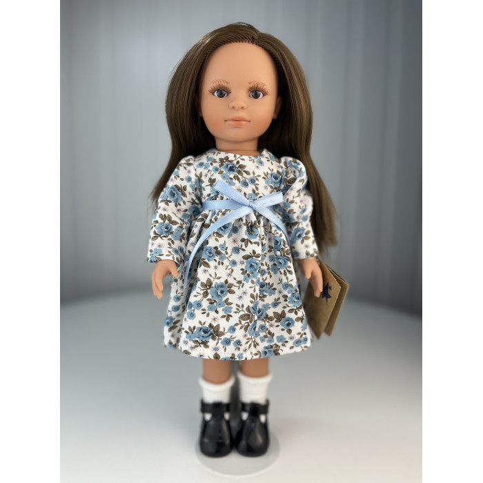 цена Куклы и одежда для кукол Lamagik S.L. Кукла Нина темноволосая в платье с цветами 33 см