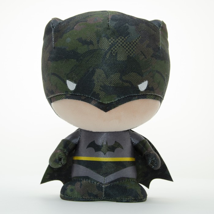 Мягкие игрушки YuMe Коллекционная фигурка Batman DZNR Camo 17 см фигурка бэтмен в броне batman the dark knight returns 18 см