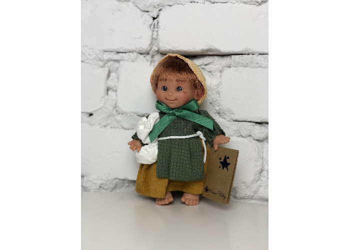 Lamagik S.L. Кукла Джестито Домовёнок девочка в зеленой кофте и желтой шапочке 18 см