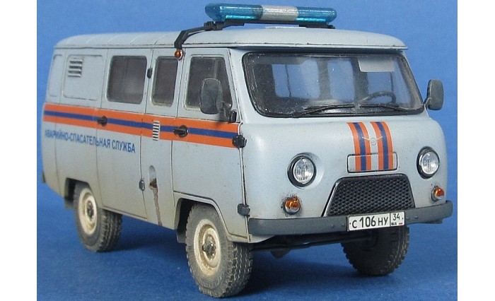 Звезда Сборная модель Автомобиль аварийно-спасательной службы УАЗ 3909 1/43