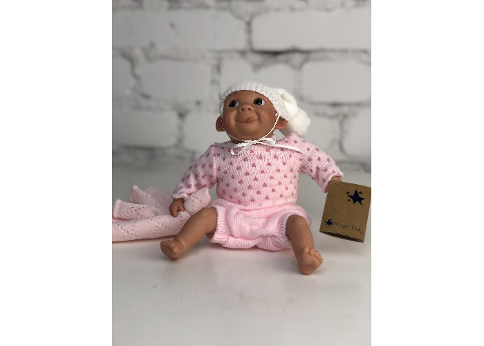 Куклы и одежда для кукол Lamagik S.L. Пупс Каритас в розовом с высунутым язычком 23 см пупс lamagik каритас новорожденная девочка в голубой пижаме 28 см 23000e