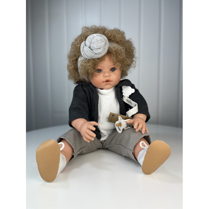 цена Куклы и одежда для кукол Lamagik S.L. Кукла Сьюзи в брюках жакете и повязке-тюрбан 47 см