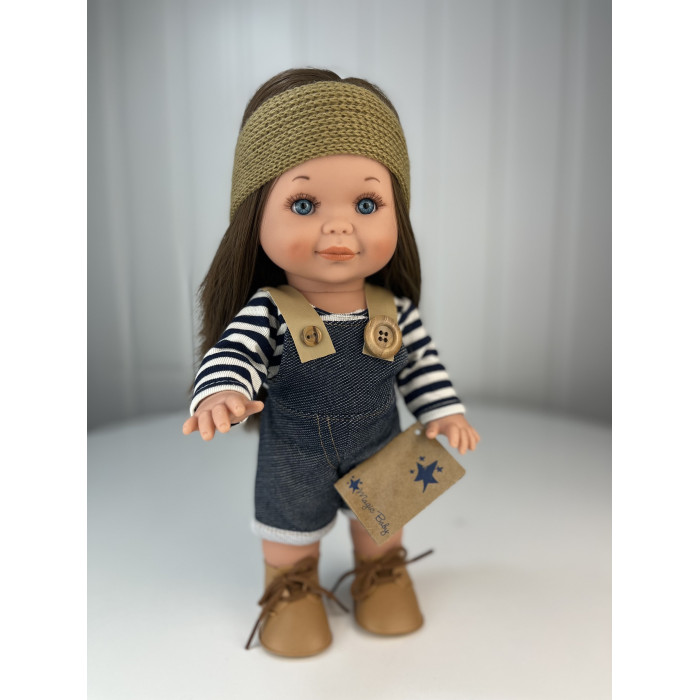Куклы и одежда для кукол Lamagik S.L. Кукла Бетти в джинсовом комбинезоне и повязке 30 см