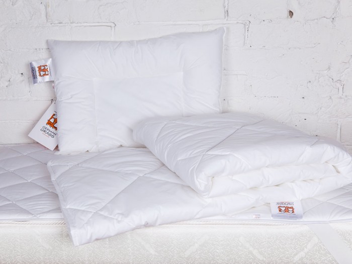 фото Комплект в кроватку prinz and prinzessin набор baby 95c всесезонний - подушка, одеяло, наматрасник