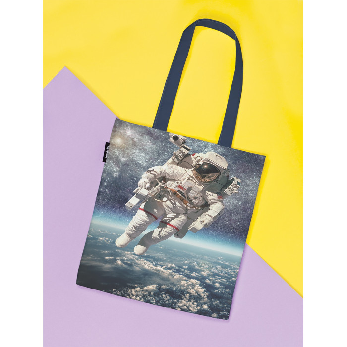 JoyArty Сумка шоппер Космонавт над Землей ткань под лен 35x37x7 см joyarty сумка шоппер медитирующий пес ткань под лен 35x37x7 см