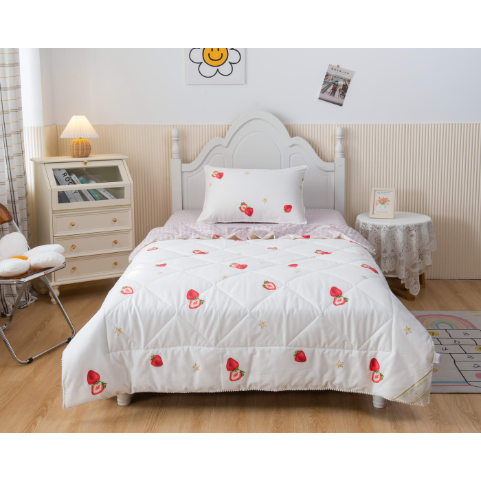 

Постельное белье Sofi de MarkO 1.5-спальное Strawberry с одеялом (3 предмета), 1.5-спальное Strawberry с одеялом (3 предмета)