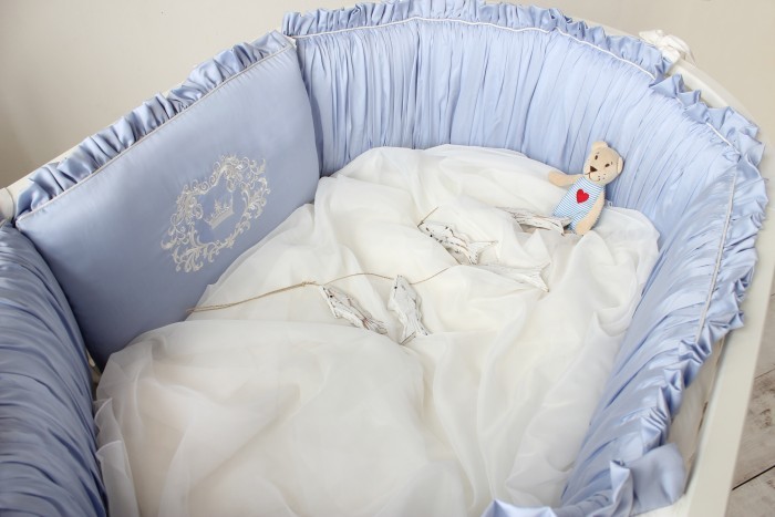 Бортик в кроватку Krisfi Премиум Голубые сны для овальной кроватки