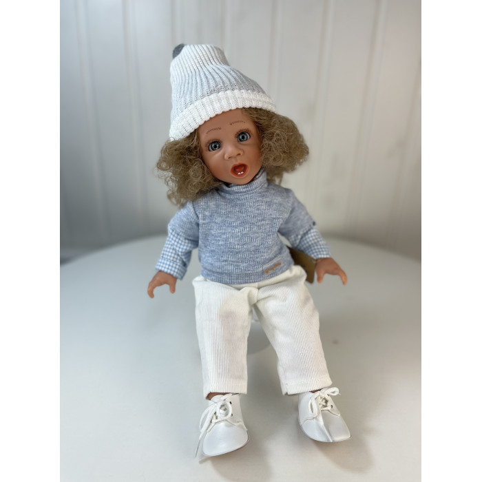 Куклы и одежда для кукол Lamagik S.L. Кукла Джестито Сюрприз мальчик в белых брючках свитере и шапочке 38 см