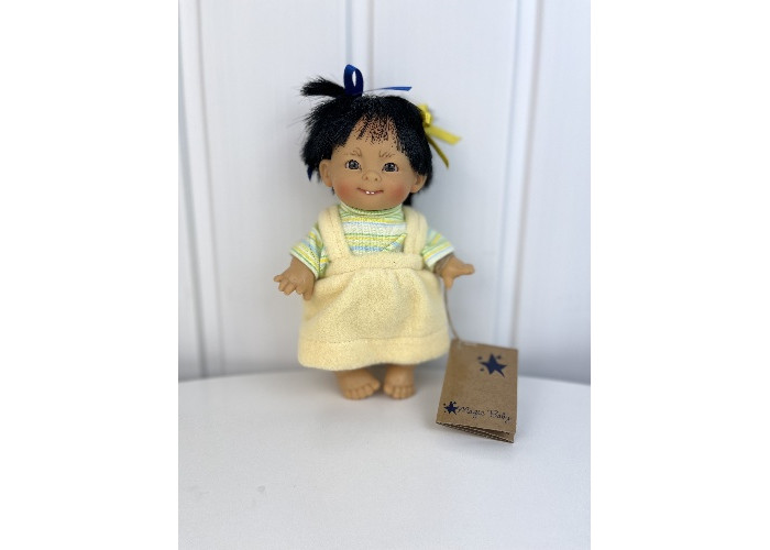 Куклы и одежда для кукол Lamagik S.L. Кукла Джестито Инфант в желтом сарафане 18 см