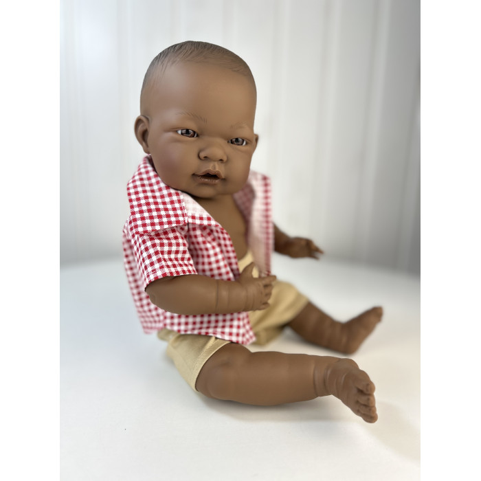 Куклы и одежда для кукол TuKiTu Пупс Мио Мио темнокожий мальчик 47 см куклы и одежда для кукол tukitu кукла пупс алисия 47 см