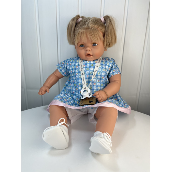 Куклы и одежда для кукол Lamagik S.L. Кукла-пупс Бобо блондинка с хвостиками в голубом платье и белой кофточке 65 см фотографии