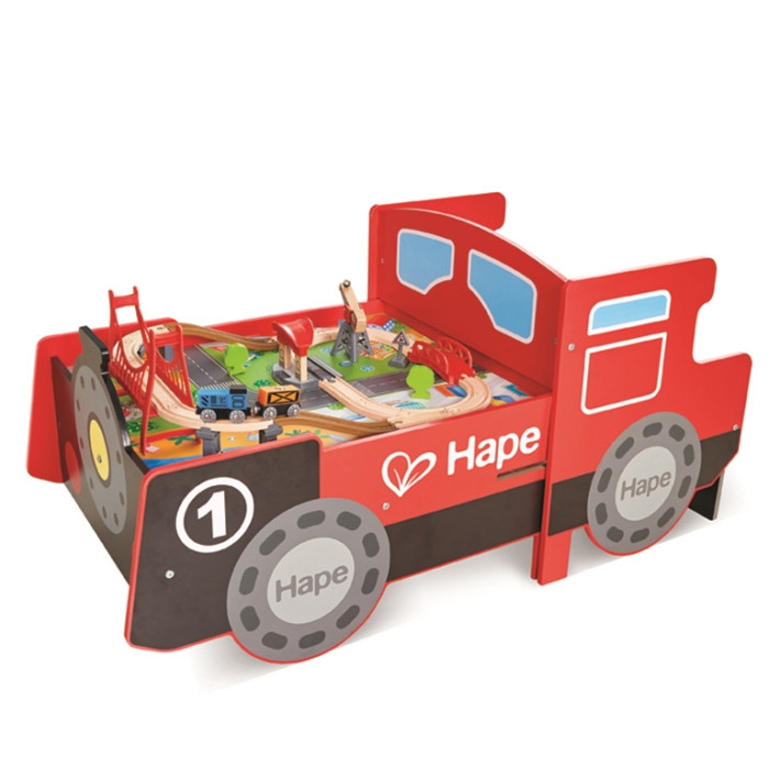 Ролевые игры Hape Игровой железнодорожный локомотив для малышей (17 аксессуаров)