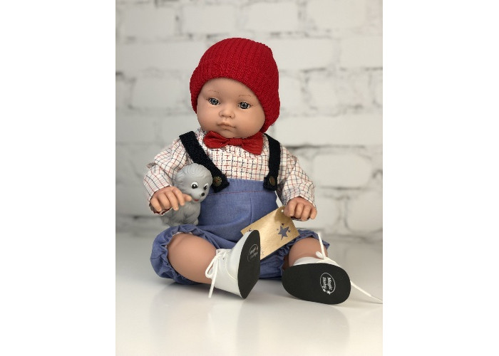 цена Куклы и одежда для кукол Lamagik S.L. Пупс Артур в бриджах и красной шапке 45 см